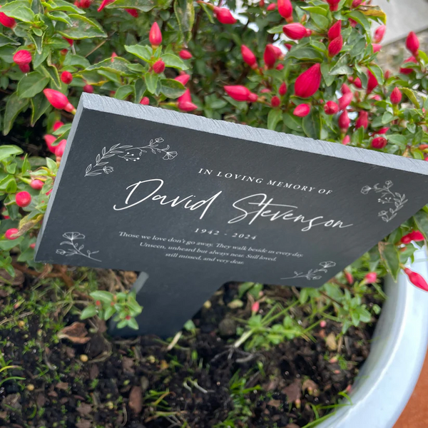 Personalised Wreath Design Slate Garden Sign