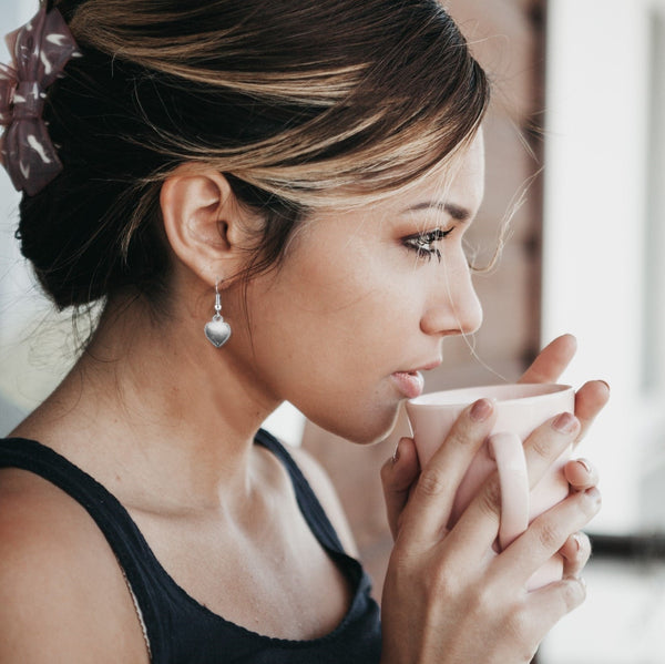 Small Best Cat Mum Gift Hamper Silver Plated Heart Earrings Chocolates & Wax Candle